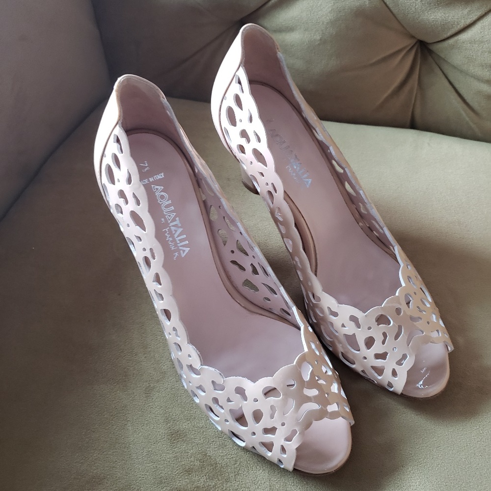 Aquatalia Cream Cut Out Patent Leather Pumps